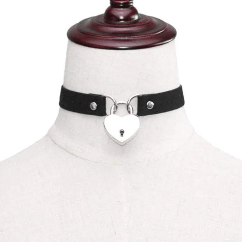 Women's Goth Velvet Heart Lock Choker Necklace With Key - Punk Lovers
